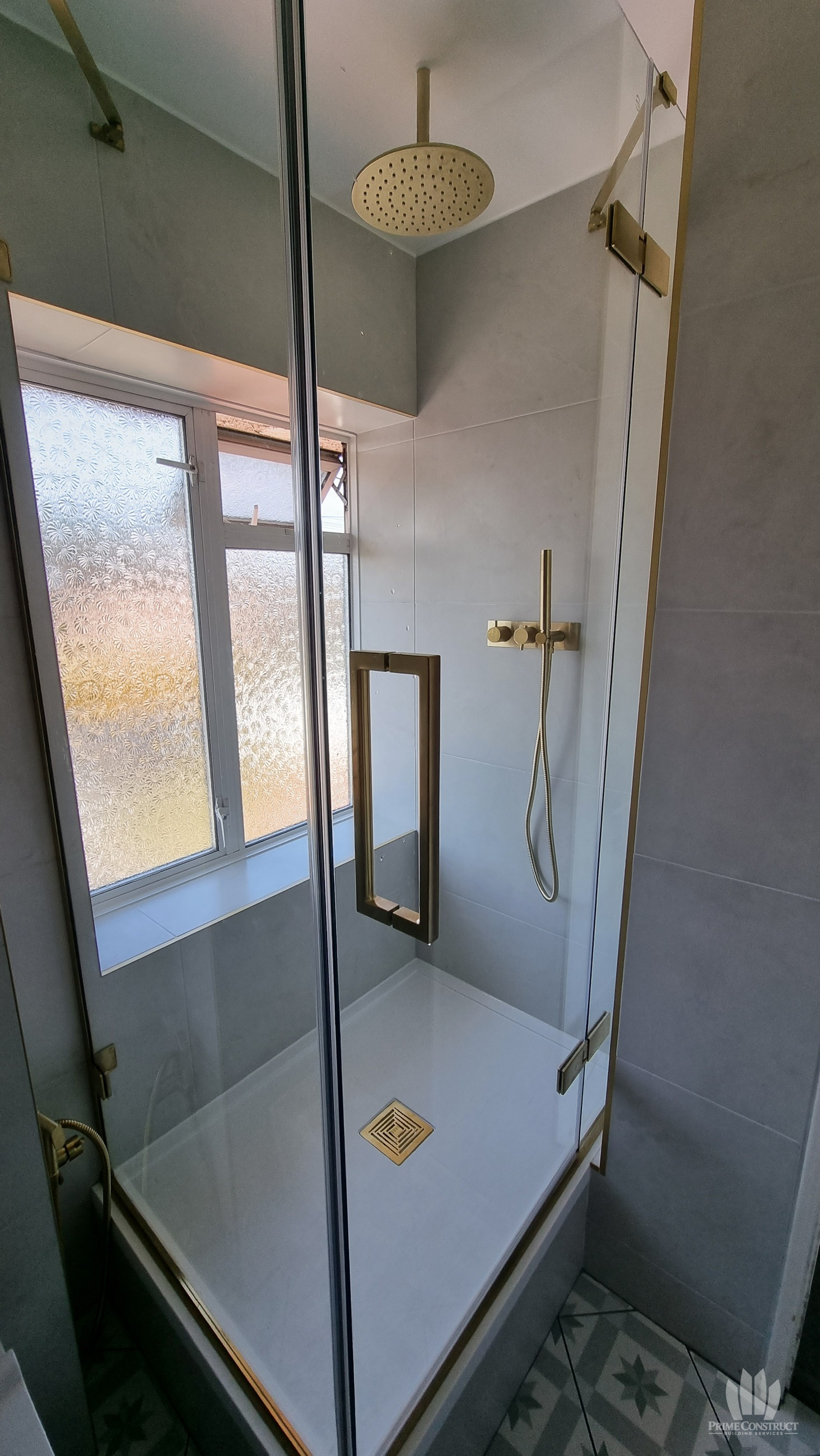 Separate shower with raised tray