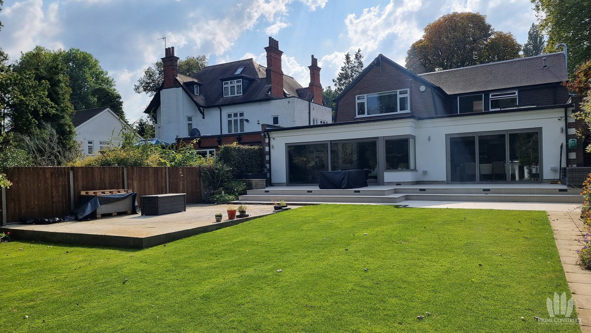 Wider rear garden and left hardstanding